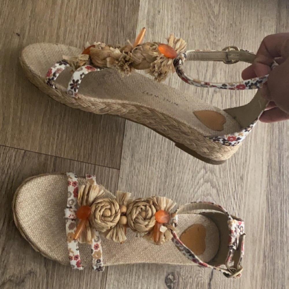 Spring/Summer Sandals - Picture 2 of 3